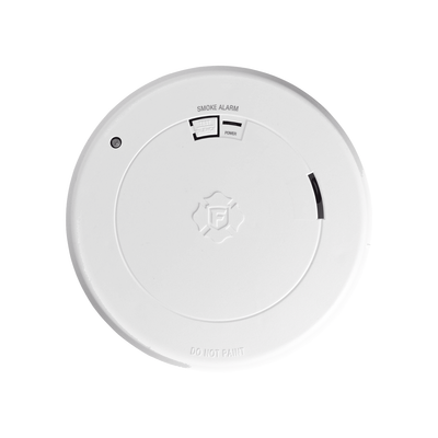 Alarma de Humo First Alert SM210L / Sensor Fotoelectrico / Batería de Litio Sellada de 10 Años / Luz de Seguridad / Rango de Temperatura 4.4°C a 37.8°C/ Cumple UL217, CSFM, NFPA 72, NFPA 101, ICC | 1046747