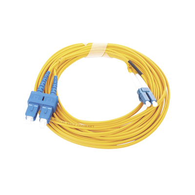Jumper de Fibra Óptica Monomodo 9/125 LC/UPC-SC/UPC, PVC, 2.0 mm, Dúplex, Amarillo, 5 Metros (16.40 Pies) | LP-FO-D-LCU-SCU-05